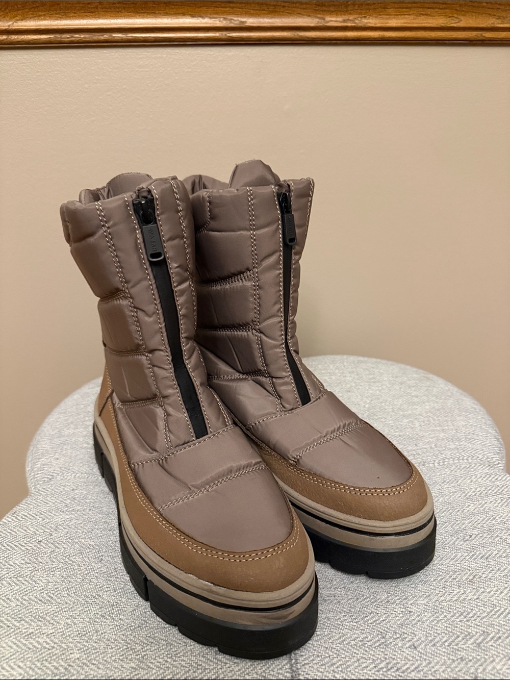 Pajar Gala Front Zip Waterproof Platform Ankle Bootie. - Picture 2 of 7